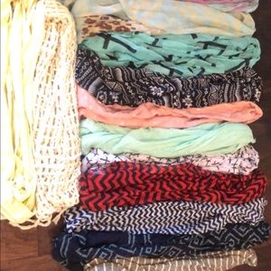 15 scarves, most are infinity scarves.